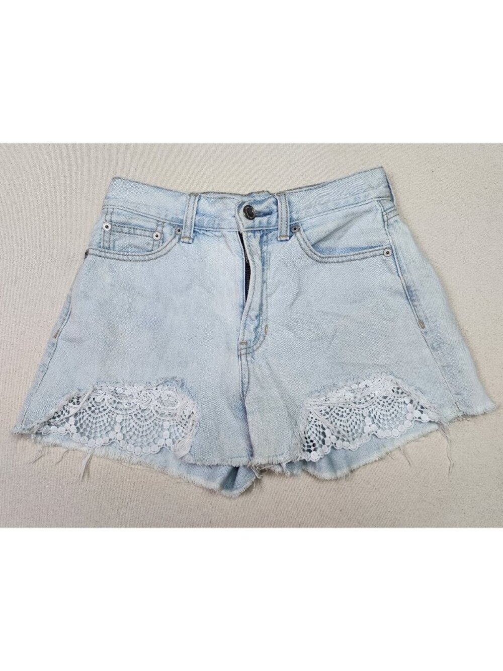 American Eagle Women's Distressed Cut Off Jean Shorts w/Lace Detail Sz 26/2